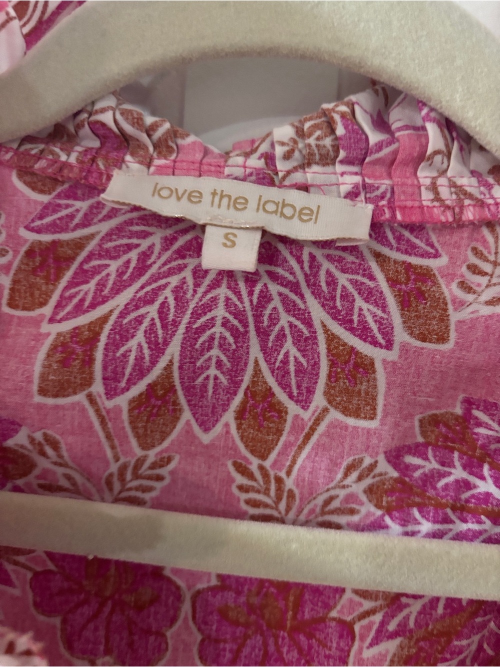 Ruffled Floral Print Sleeveless Blouse - Pink - Picture 2 of 5